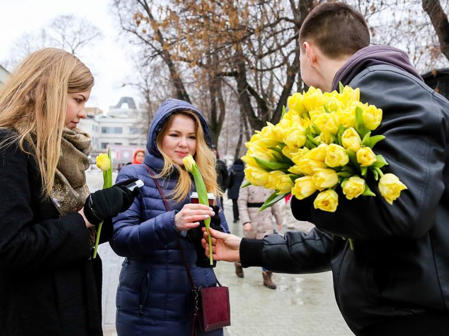 В парках Москвы пройдет фотовыставка в честь 8 Марта